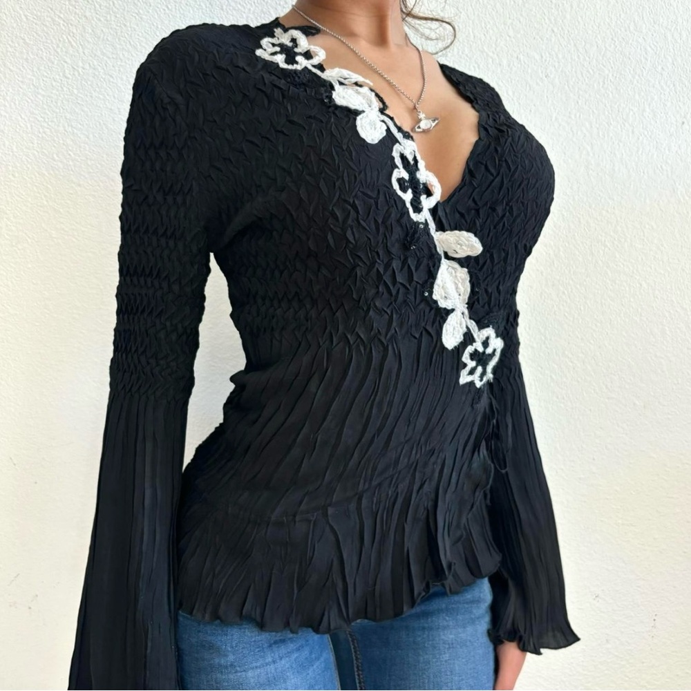 *SOLD!* Komarov Black Blouse with White Floral Details Y2K